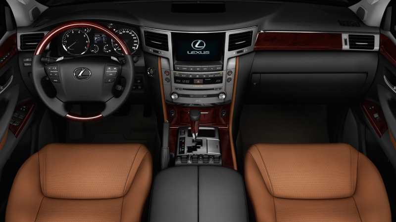 Водительское место и место пассажира спереди 2016 Lexus LX 570