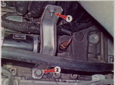 Снятие и установка стартера, двигатель К7М (1.6 л, 8 клапанов)