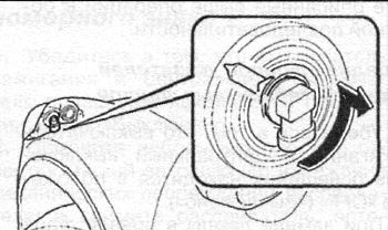 Замена лампы мазда сх5. Скоба лампы Mazda Premacy. Схема рисунок замены лампы на Mazda CX 7.