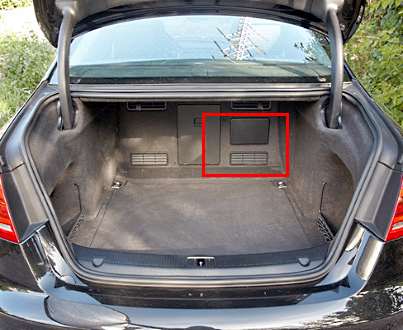 Installation location of the fuse box in the luggage compartment of the car
